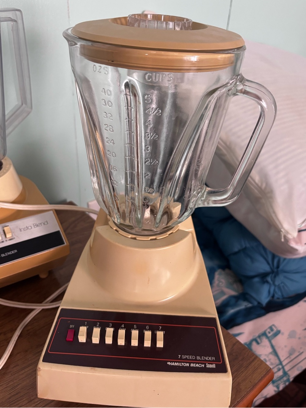 Vintage working Hamilton Beach Cream and Gold 7-Speed Glass Blender